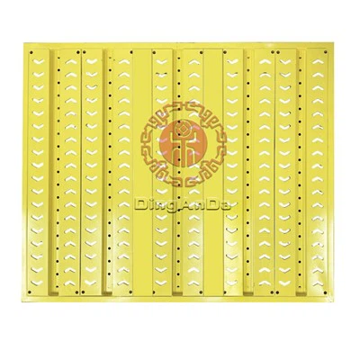 Palet Keluli Diletakkan Penuh